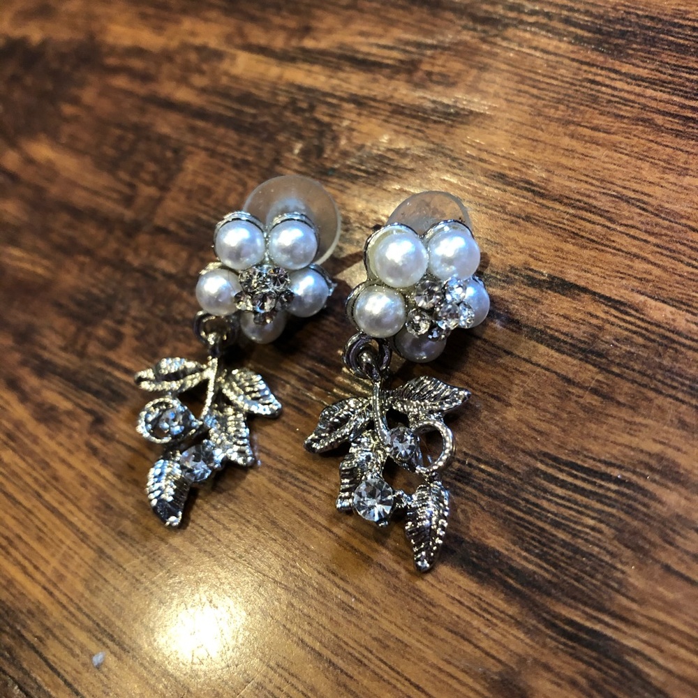 NEW white sapphire and pearl flower vine boho drop earrings